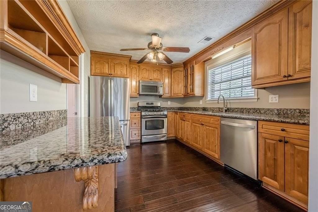 2491 Redfield Dr - Photo 4 of 33