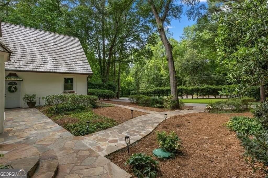 1260 Heards Ferry Rd - Photo 5 of 50