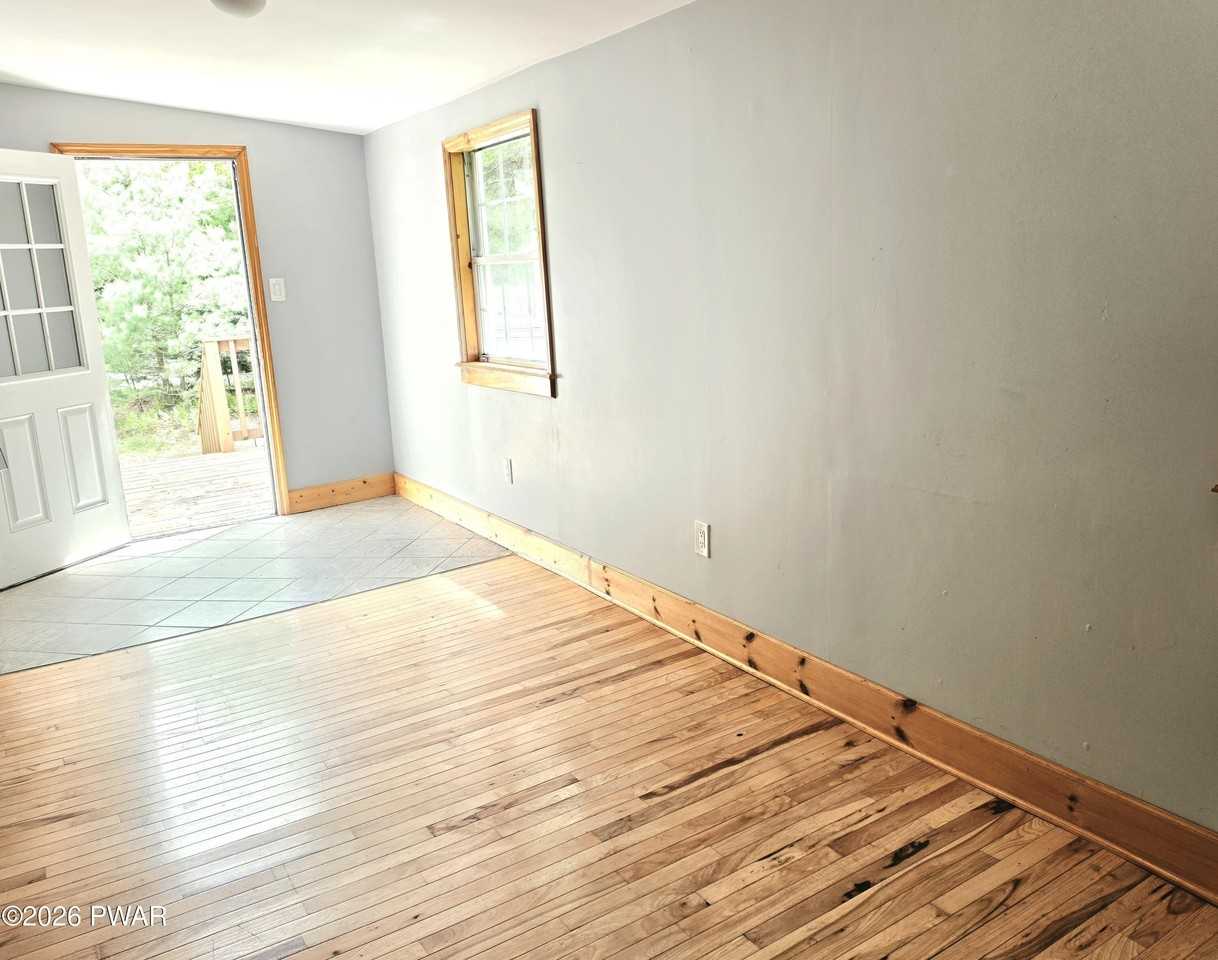 143 S Nichecronk Rd - Photo 2 of 19