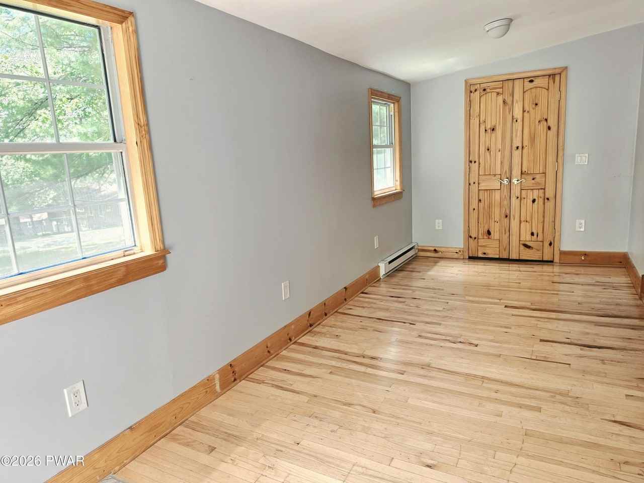143 S Nichecronk Rd - Photo 3 of 19