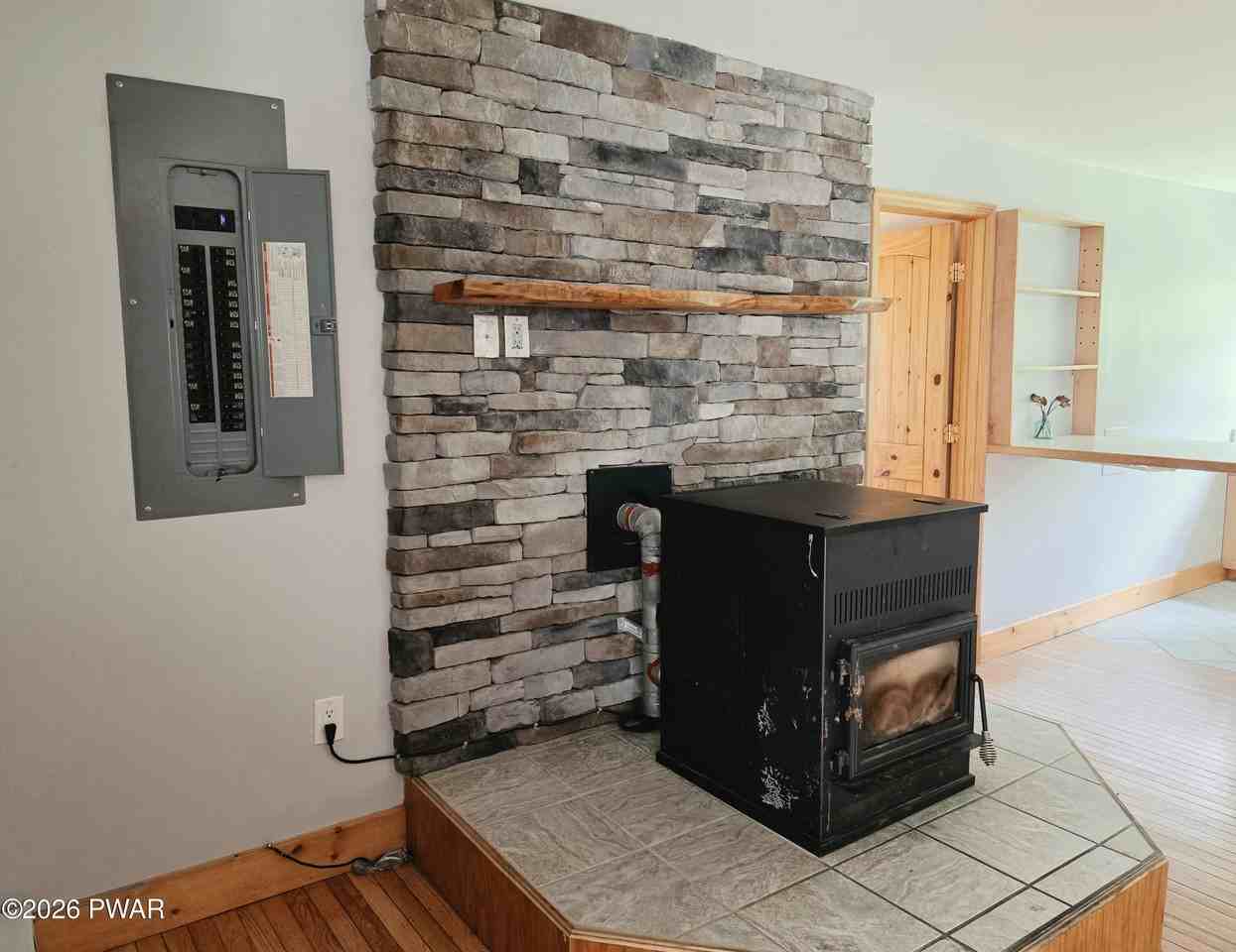 143 S Nichecronk Rd - Photo 4 of 19