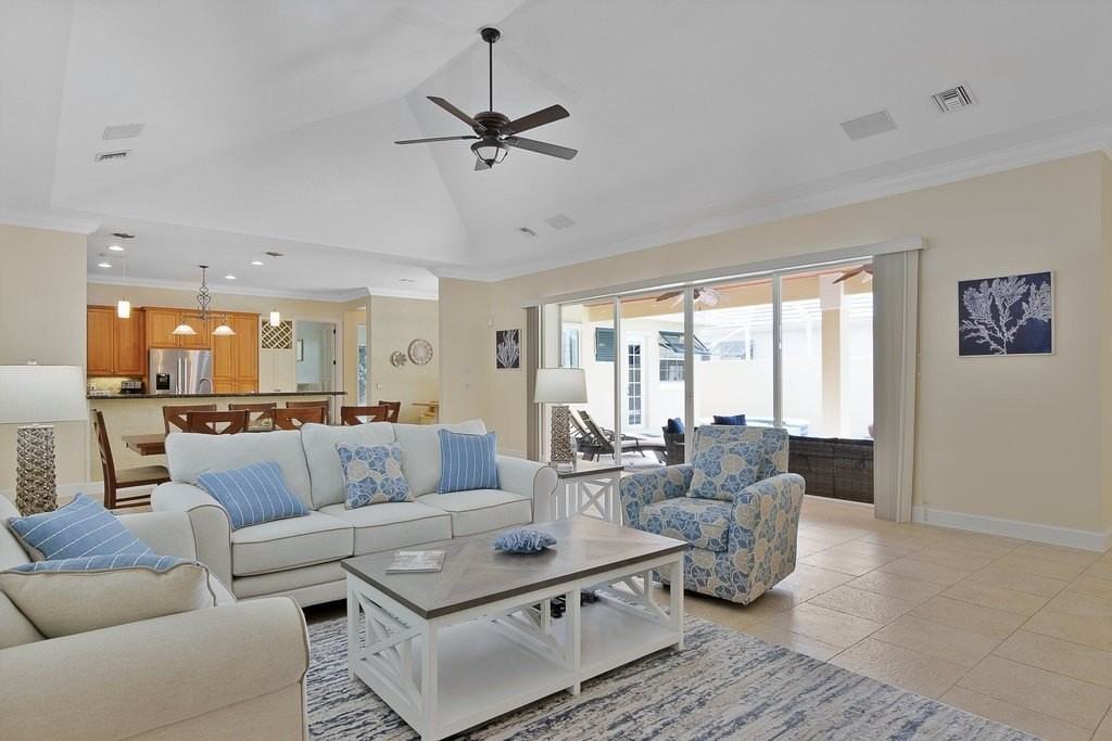 9190 Spring Time Dr - Photo 4 of 36