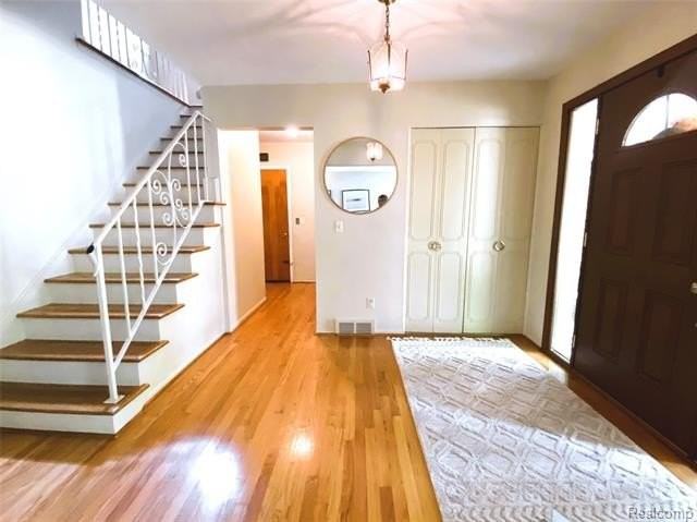 1707 Fox River Dr - Photo 4 of 32