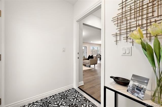 2080 Gladstone St - Photo 2 of 37