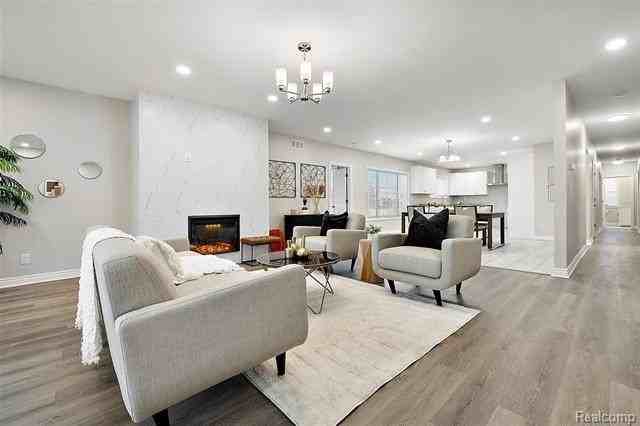 2080 Gladstone St - Photo 3 of 37