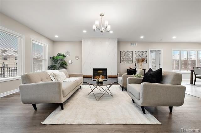 2080 Gladstone St - Photo 4 of 37