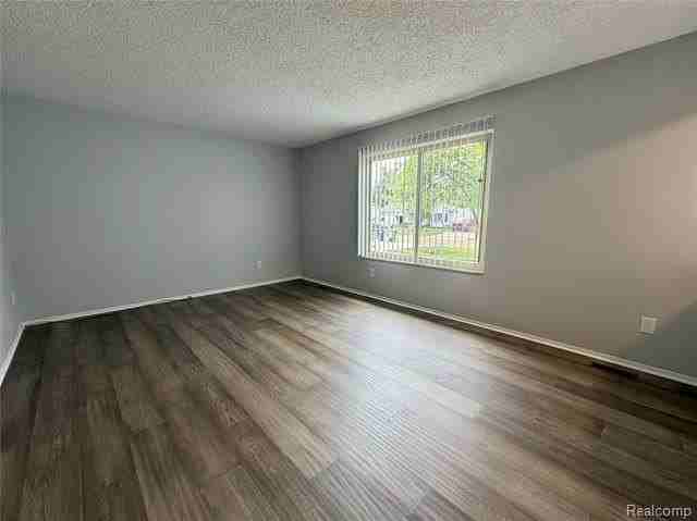 1746 Brookline St - Photo 4 of 23
