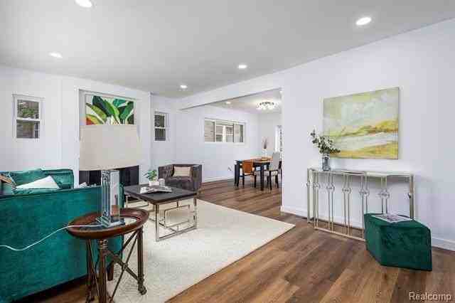 2744 Lawrence St - Photo 5 of 29