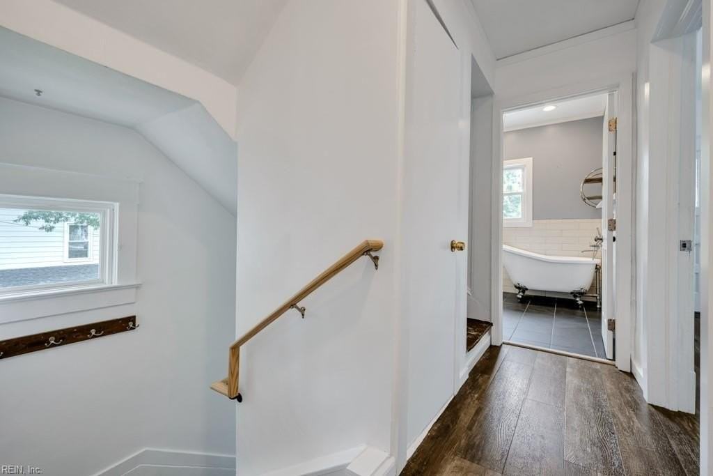 220 E Randall Ave - Photo 3 of 34