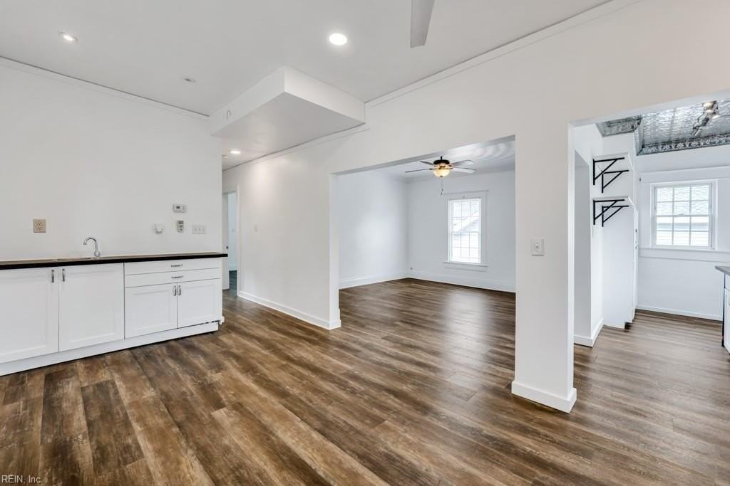 220 E Randall Ave - Photo 4 of 34