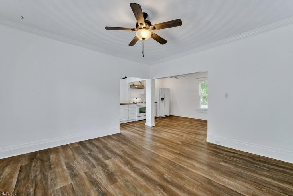 220 E Randall Ave - Photo 6 of 34