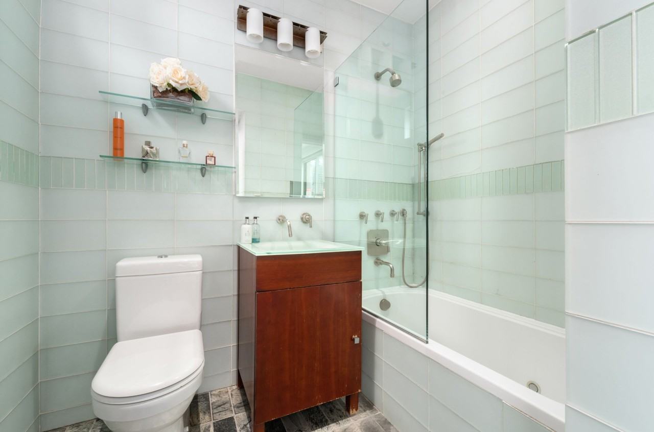 345 E 50th St #5D - Photo 3 of 7