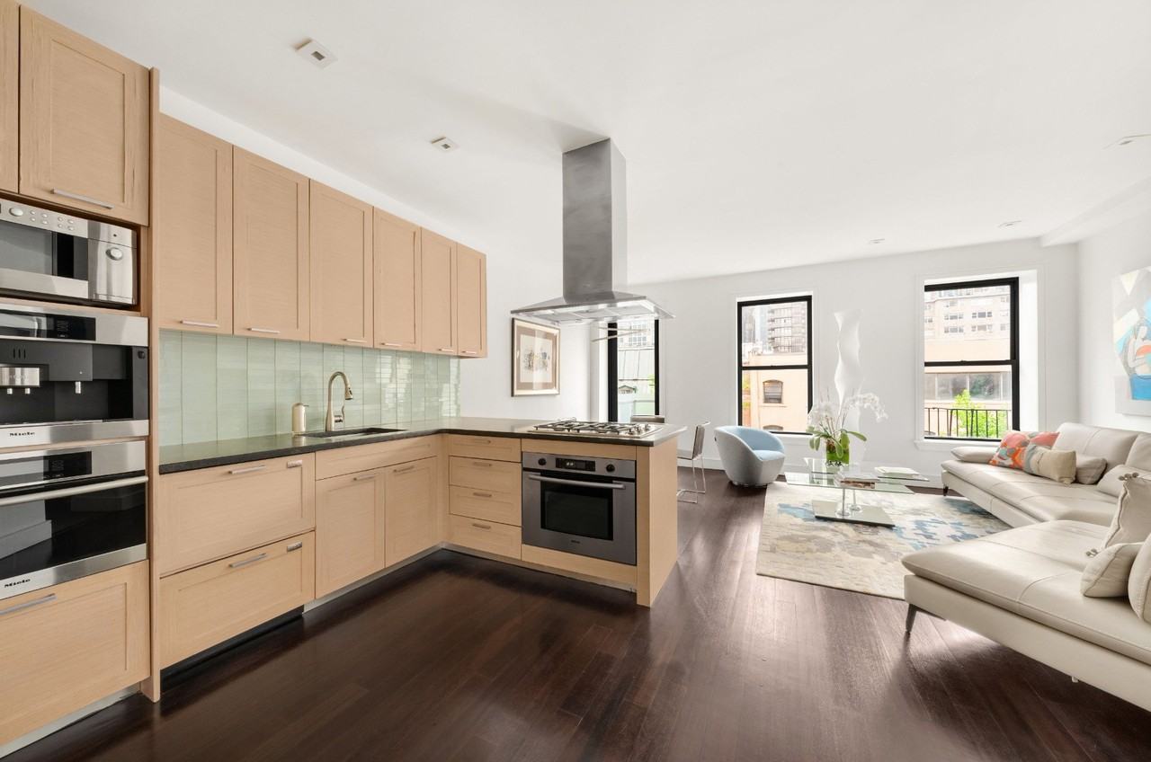 345 E 50th St #5D - Photo 6 of 7