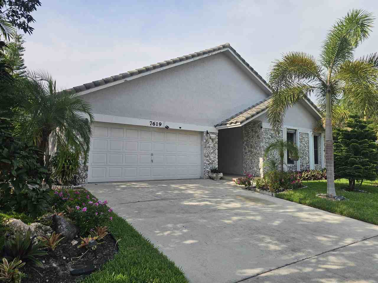 7619 Silver Woods Ct - Photo 2 of 20