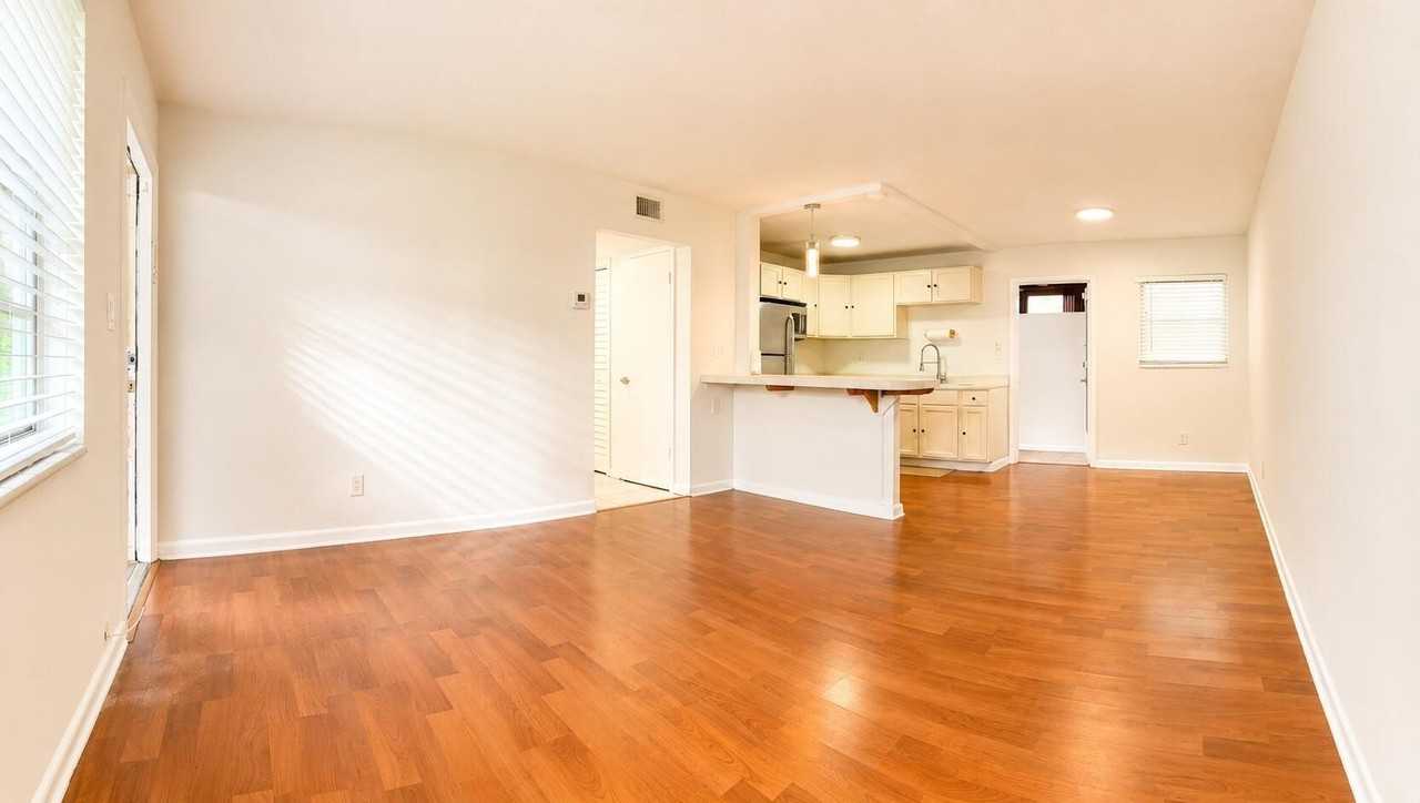 5112 Hollywood Blvd #3 - Photo 2 of 6