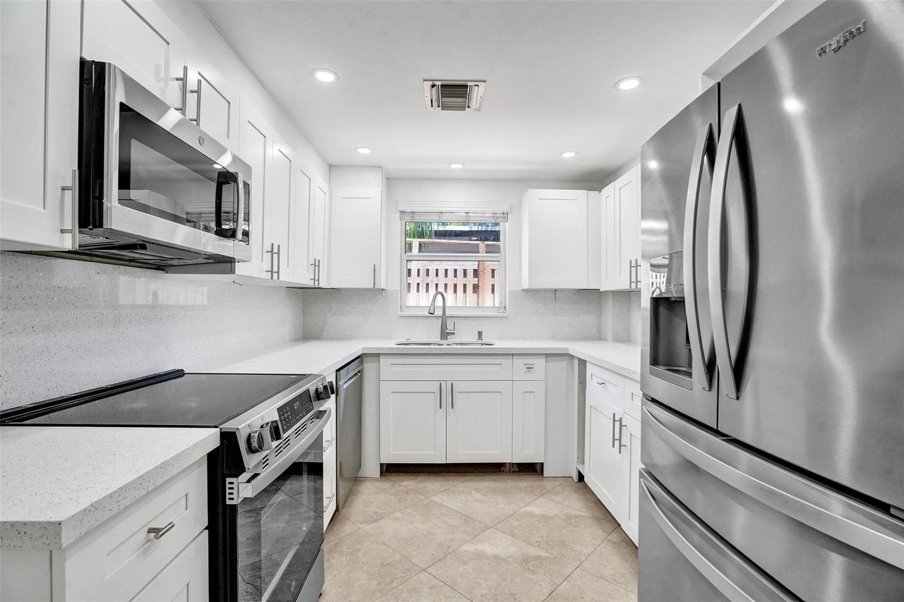 2802 Ne 15th Ave - Photo 3 of 28