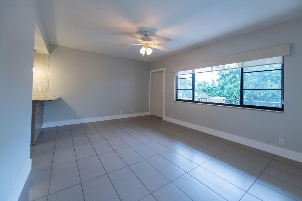 64 Isle Of Venice Dr #22 - Photo 3 of 21