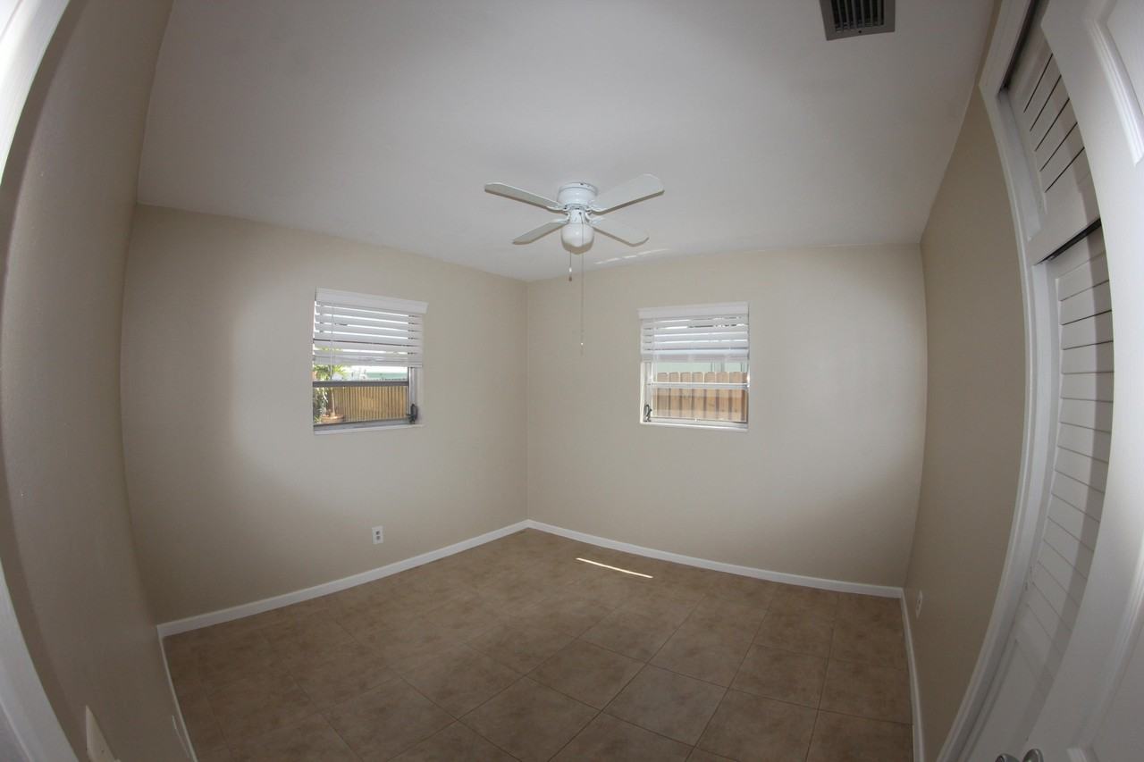 1428 Sw 1st Ave - Photo 3 of 9