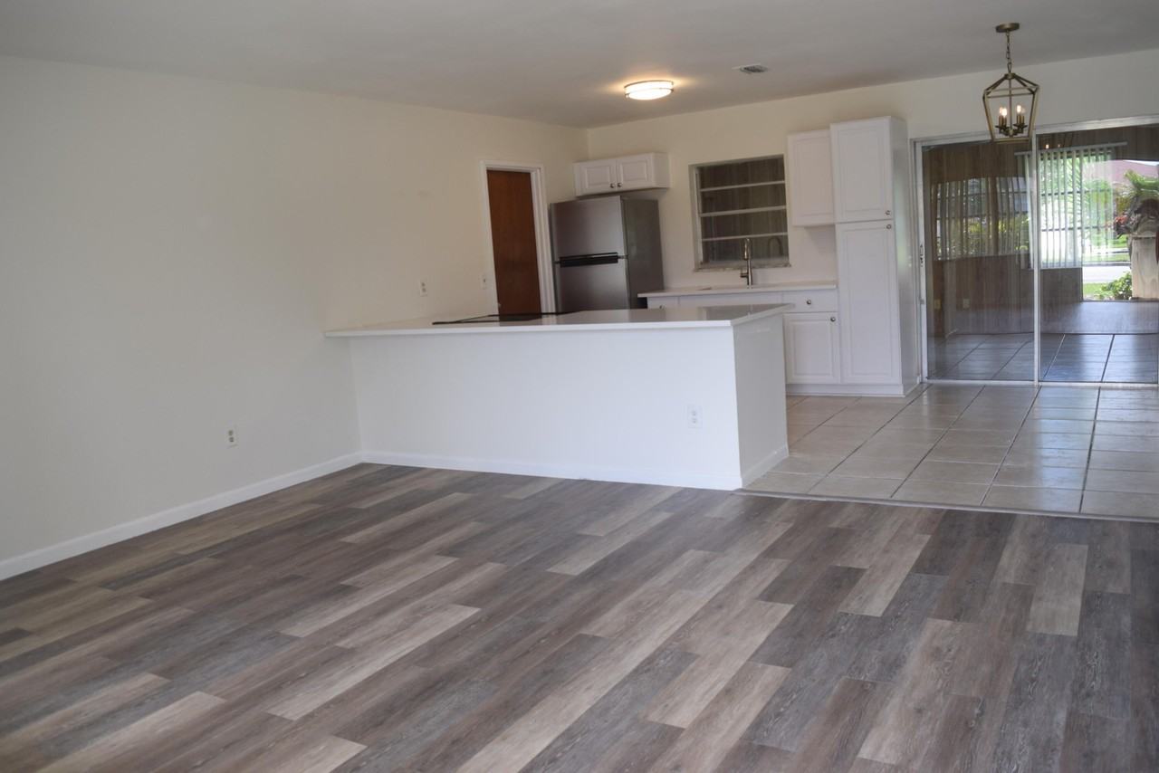 1881 Se Airoso Blvd - Photo 2 of 21