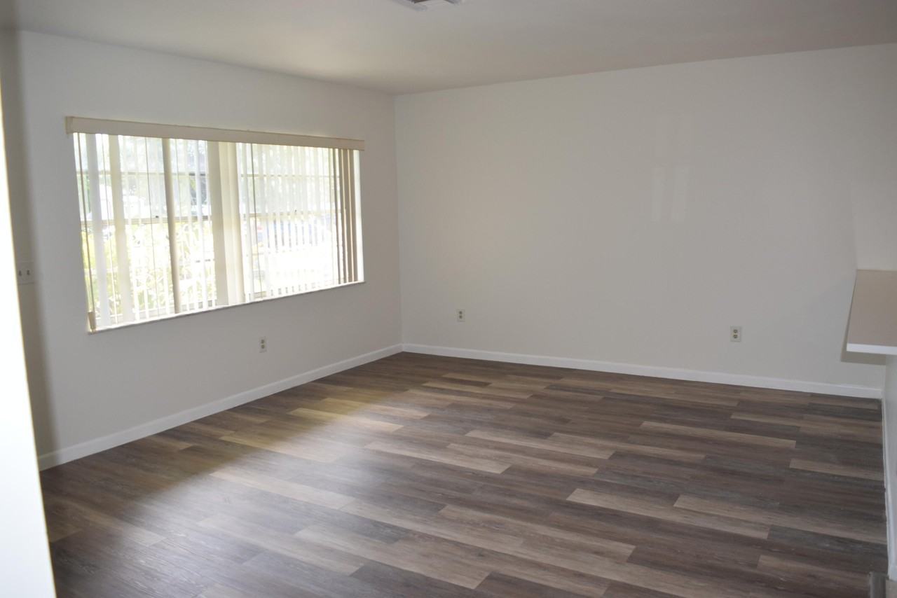 1881 Se Airoso Blvd - Photo 3 of 21