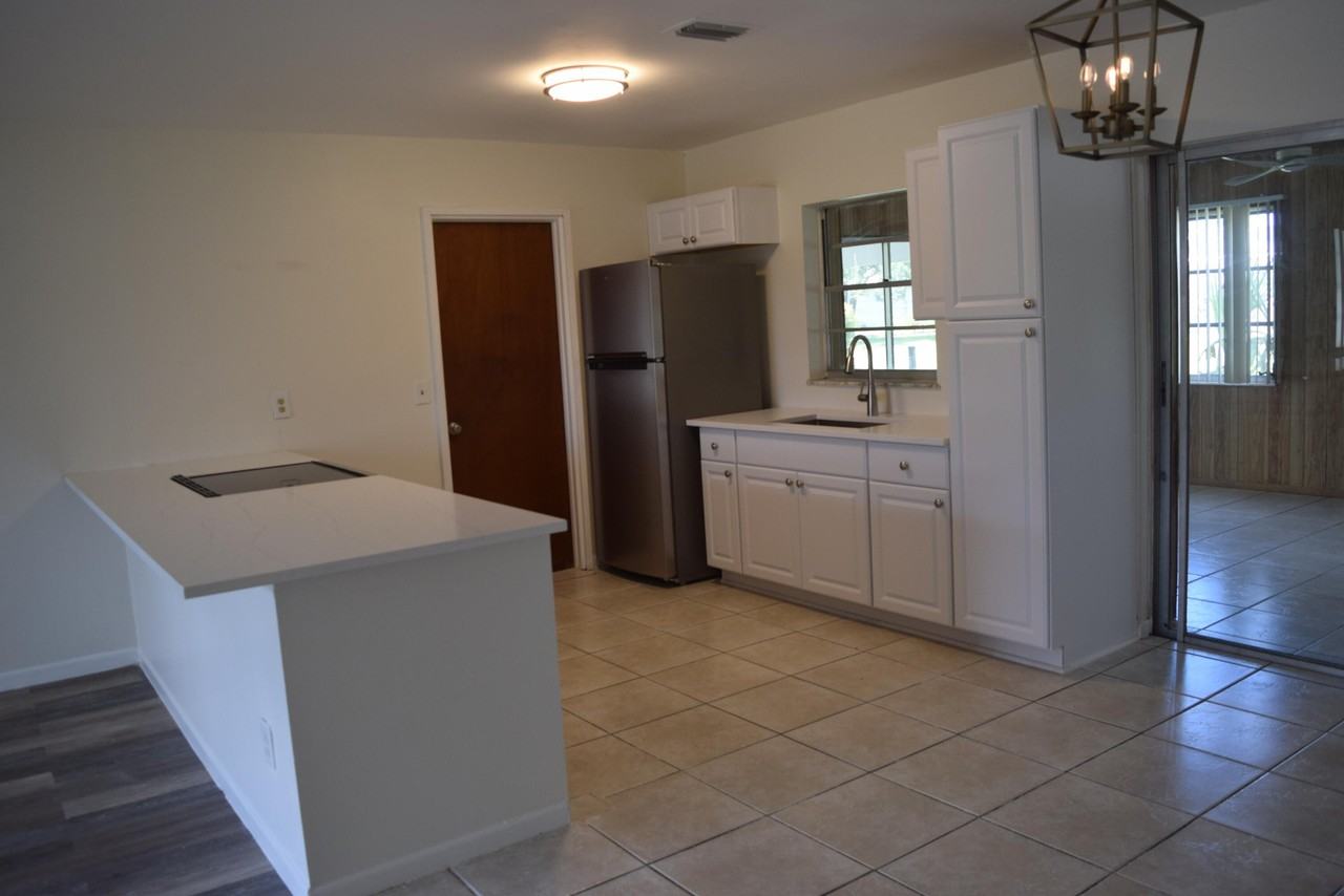 1881 Se Airoso Blvd - Photo 5 of 21