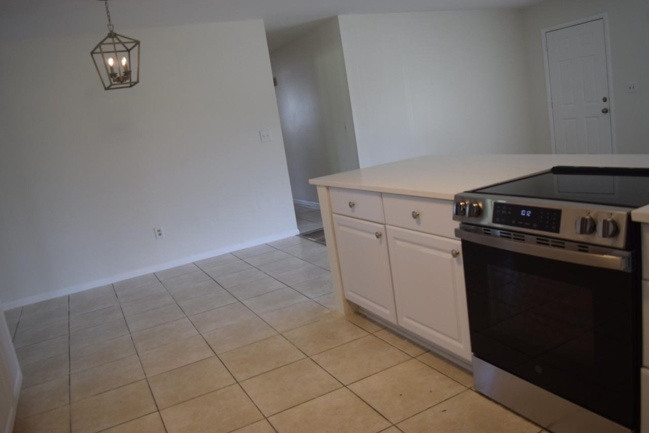 1881 Se Airoso Blvd - Photo 7 of 21
