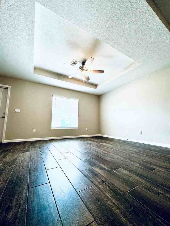 1086 Sw Eureka Ave - Photo 7 of 26