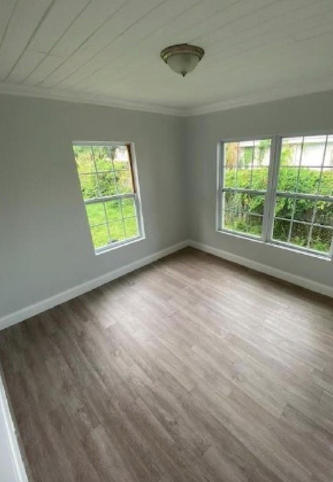 1115 Grant St - Photo 5 of 20