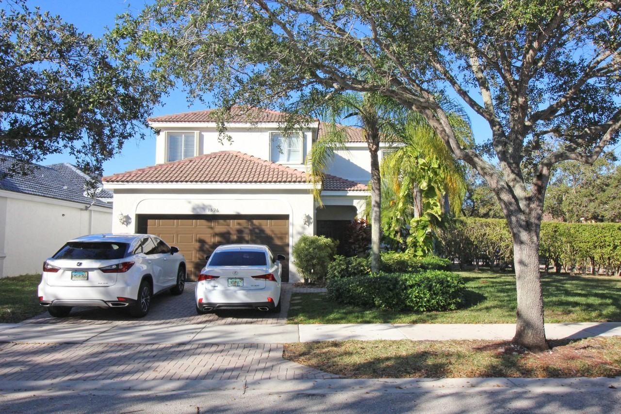 1396 Banyan Way - Photo 2 of 21