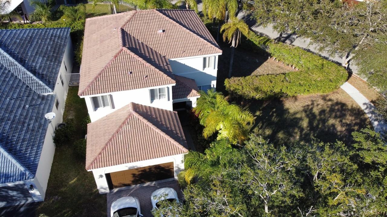 1396 Banyan Way - Photo 3 of 21