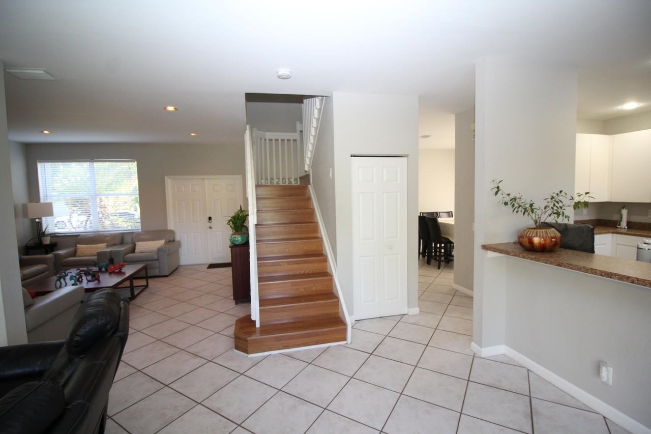 1396 Banyan Way - Photo 4 of 21
