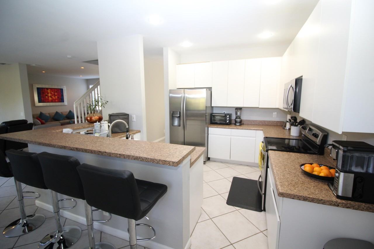 1396 Banyan Way - Photo 6 of 21
