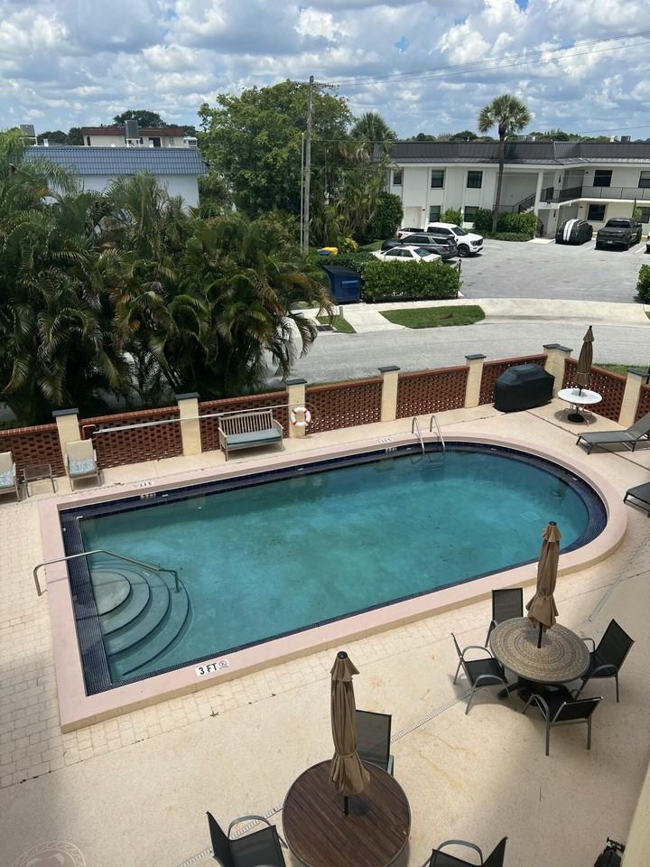 327 Southwind Dr #304 - Photo 2 of 13