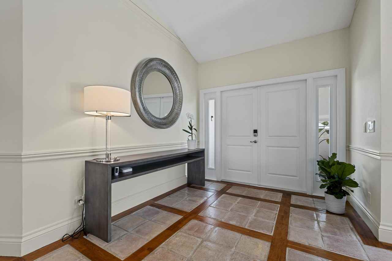 10252 Shireoaks Ln - Photo 4 of 50