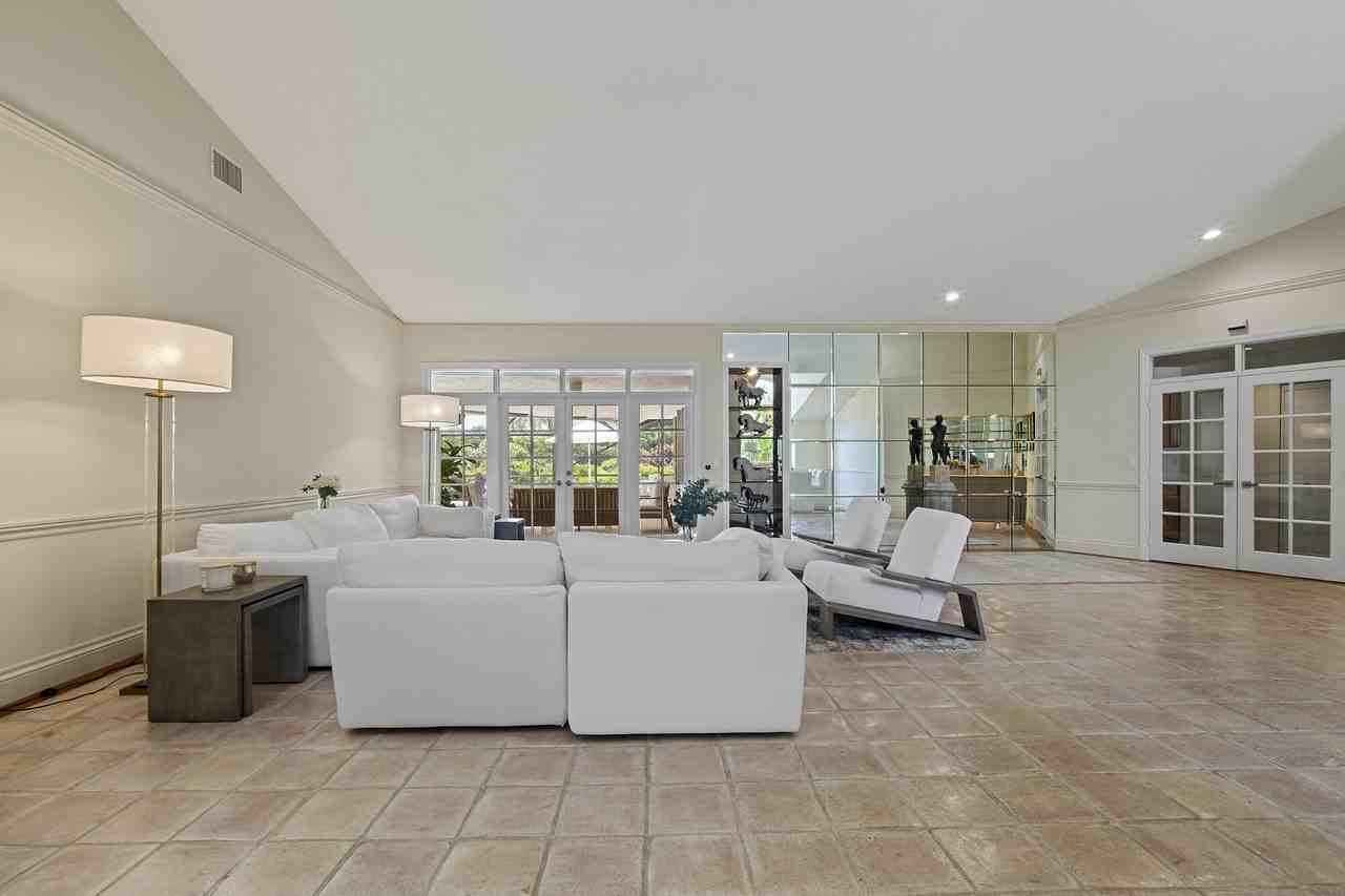 10252 Shireoaks Ln - Photo 5 of 50