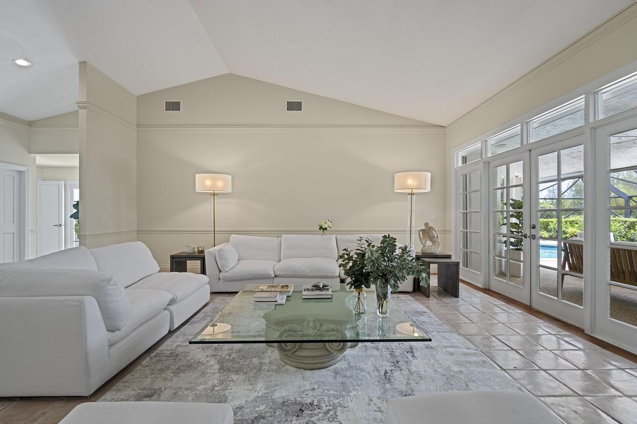 10252 Shireoaks Ln - Photo 6 of 50