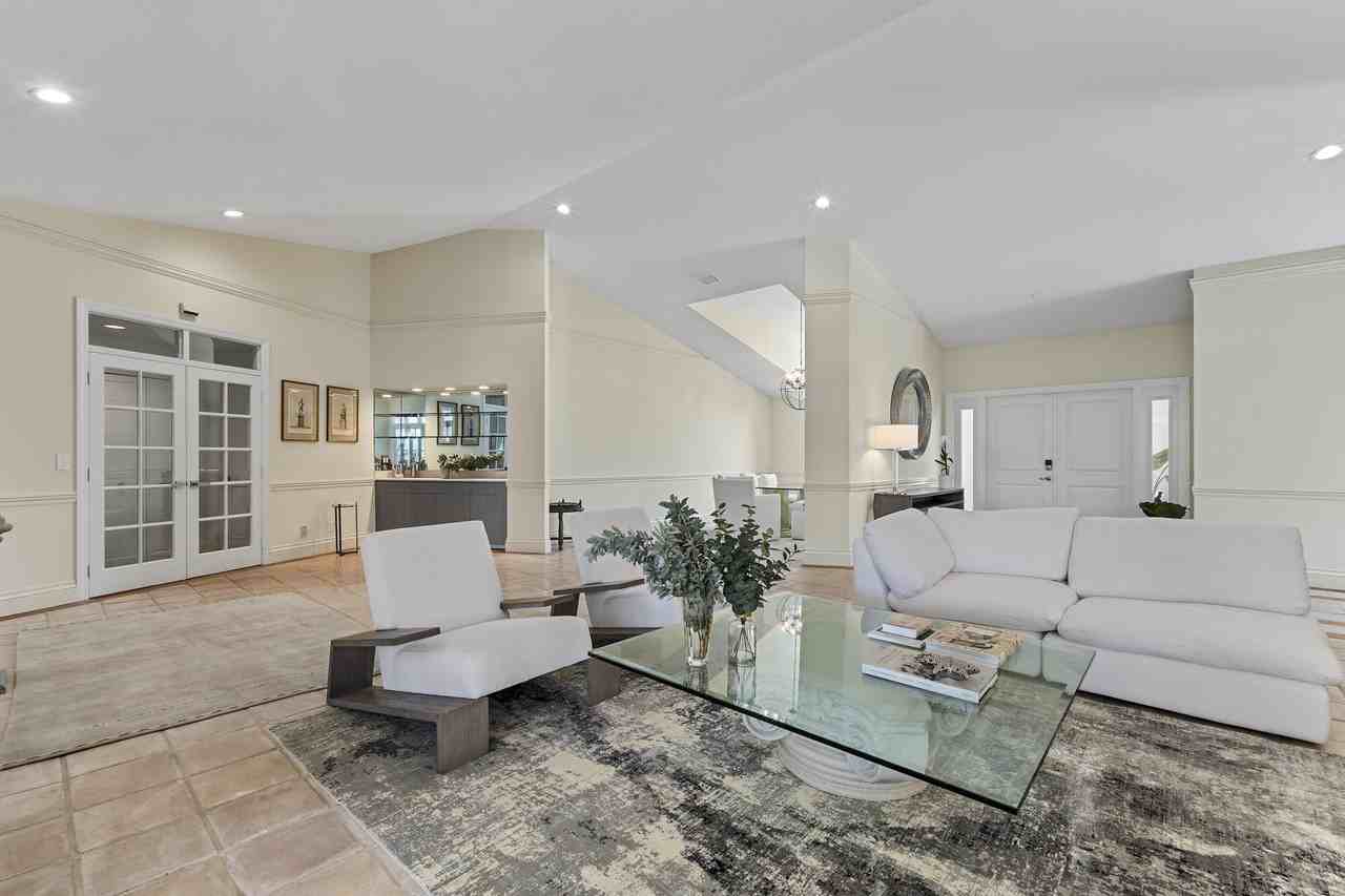10252 Shireoaks Ln - Photo 7 of 50