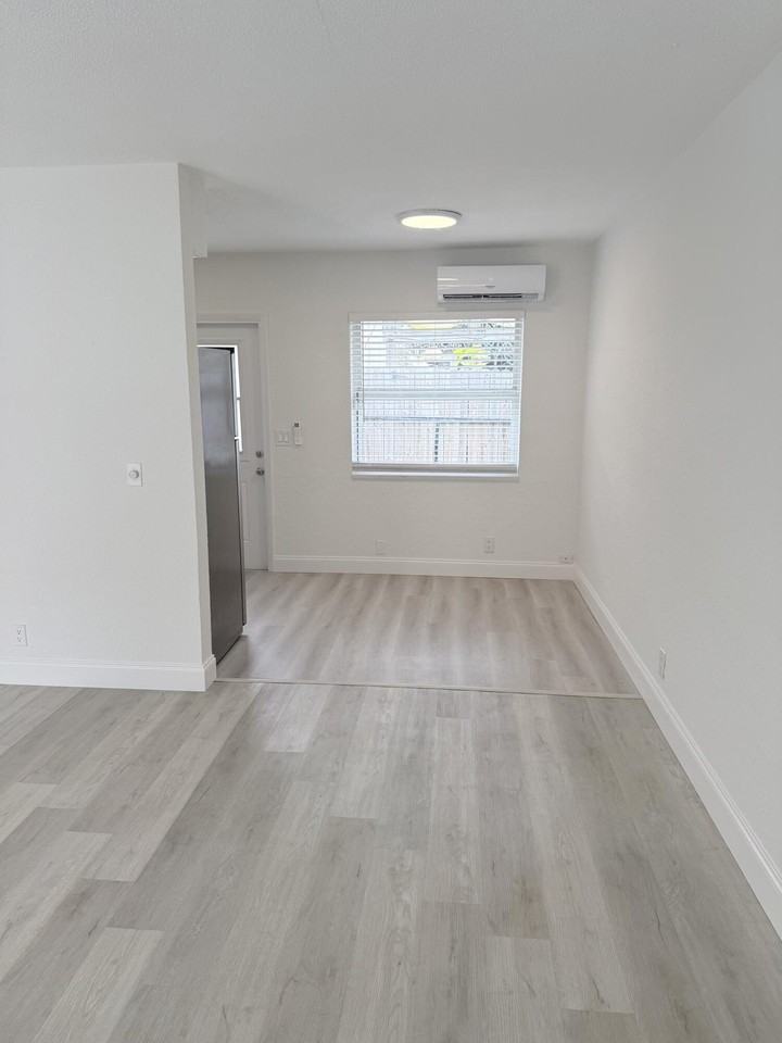 1913 Ne 4th St #1-9 - Photo 3 of 11