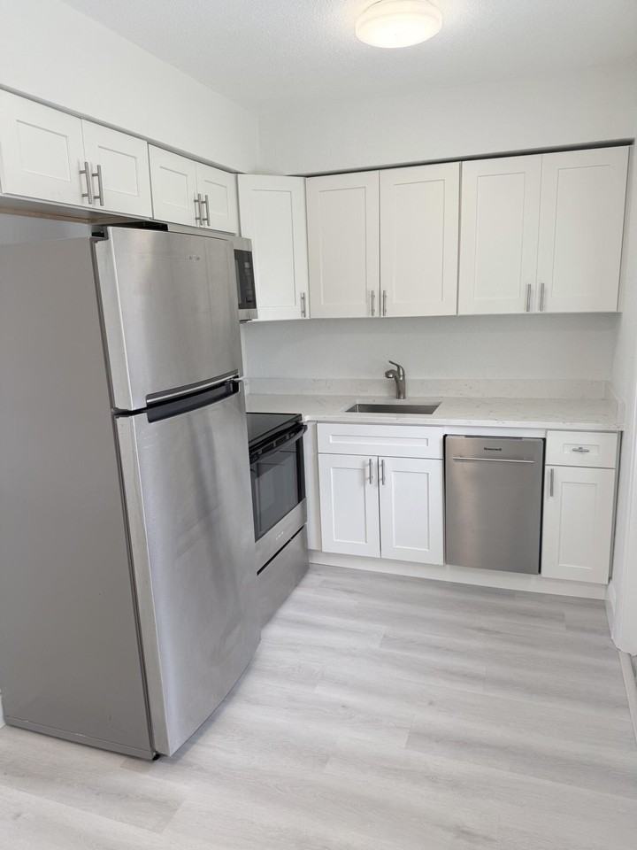 1913 Ne 4th St #1-9 - Photo 4 of 11
