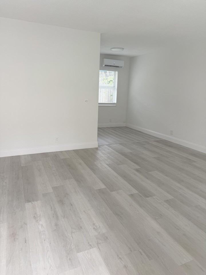 1913 Ne 4th St #1-9 - Photo 5 of 11