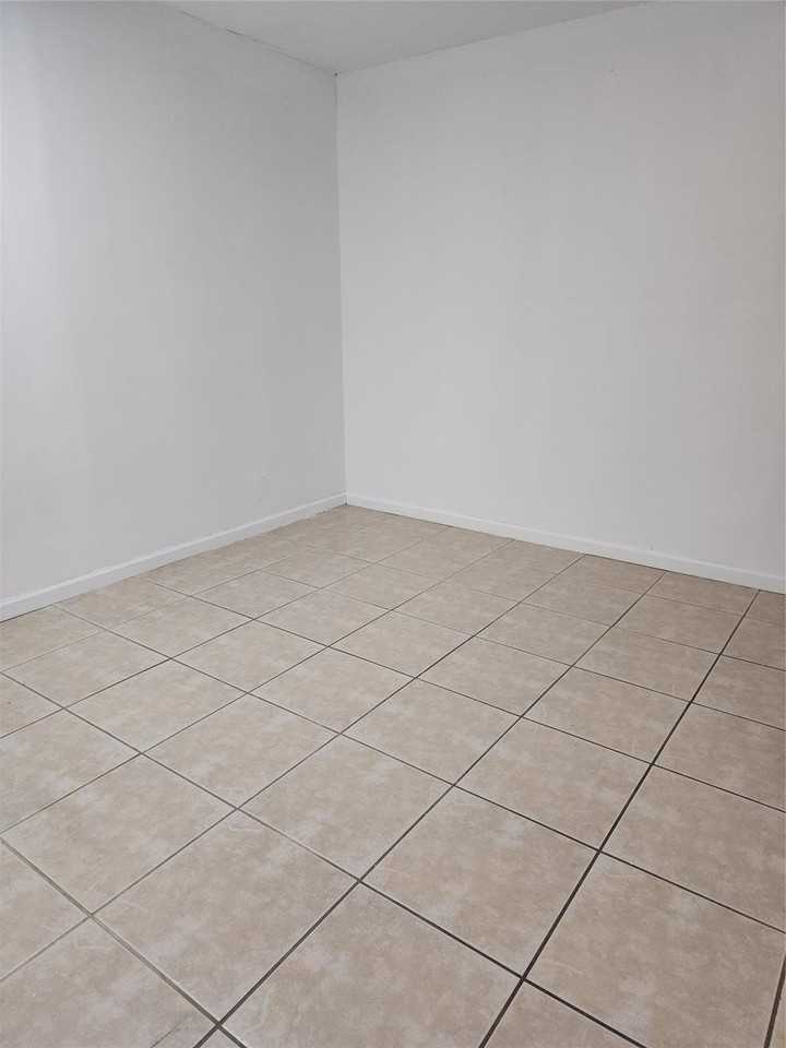 390 Racquet Club Rd #204 - Photo 6 of 9