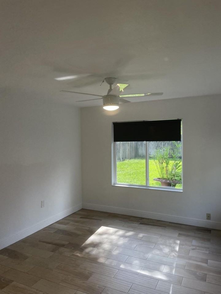 1436 Ne 2nd Ave - Photo 3 of 30