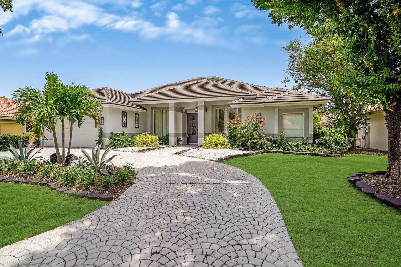 12499 Classic Dr - Photo 2 of 49