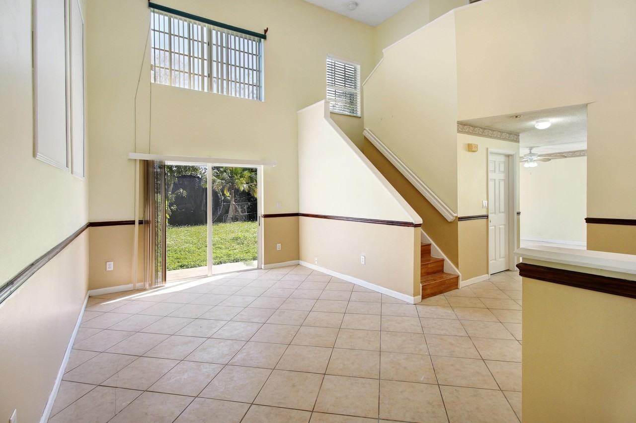 401 Nw 203rd Ave - Photo 2 of 15