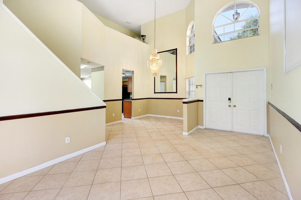 401 Nw 203rd Ave - Photo 3 of 15