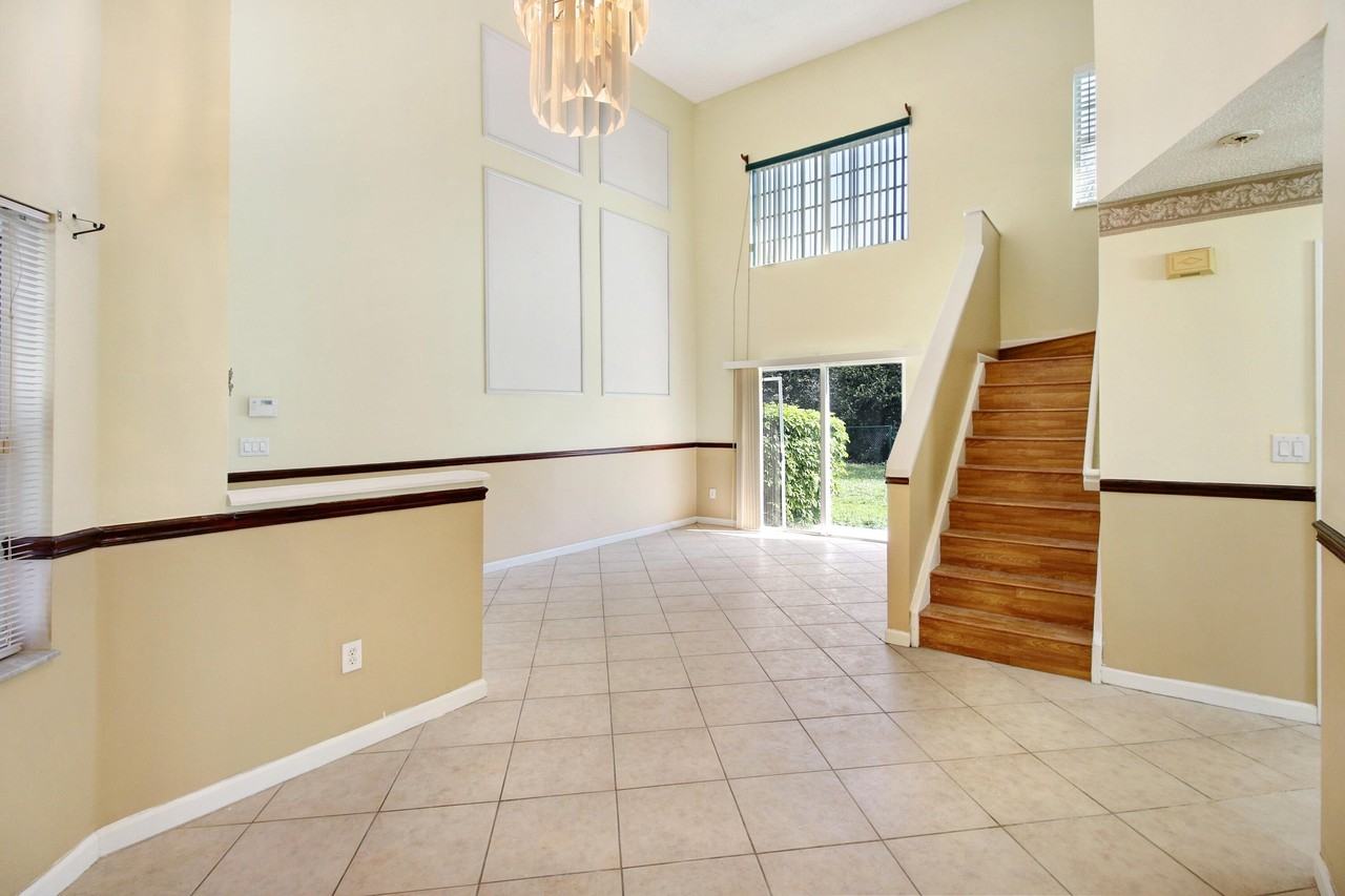 401 Nw 203rd Ave - Photo 4 of 15