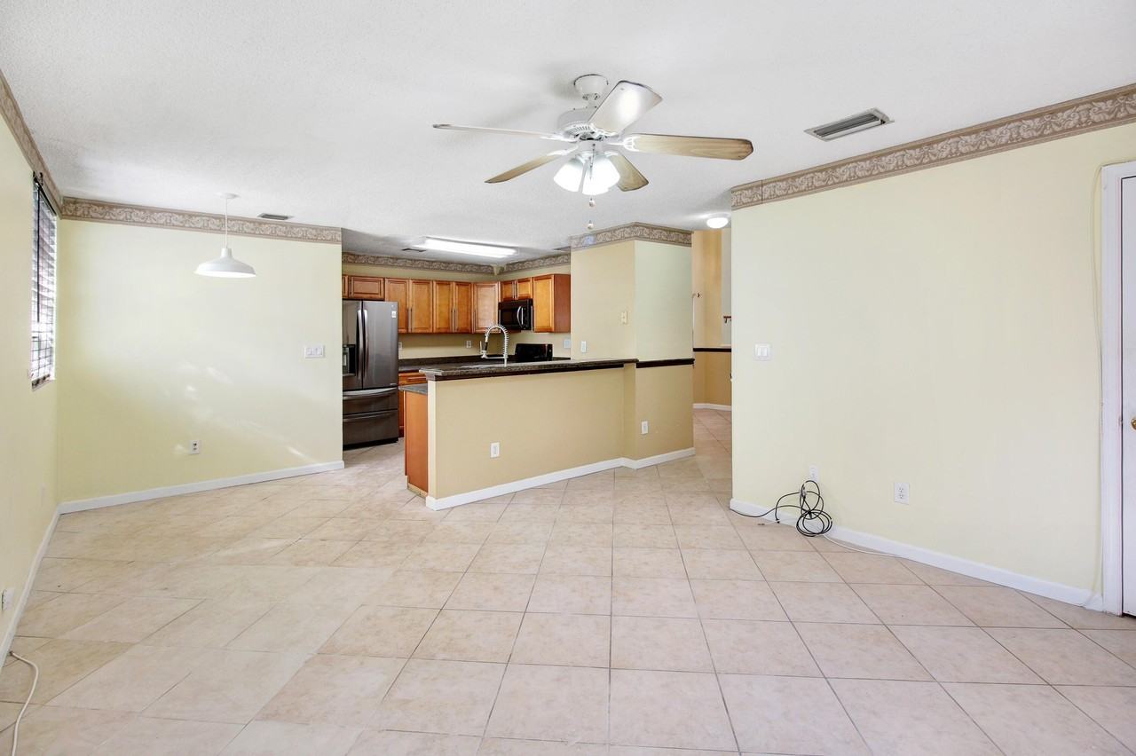 401 Nw 203rd Ave - Photo 6 of 15