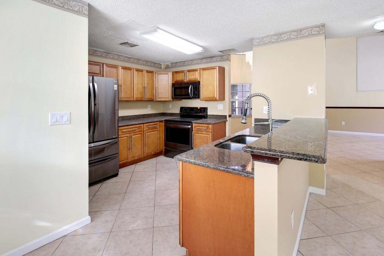 401 Nw 203rd Ave - Photo 7 of 15