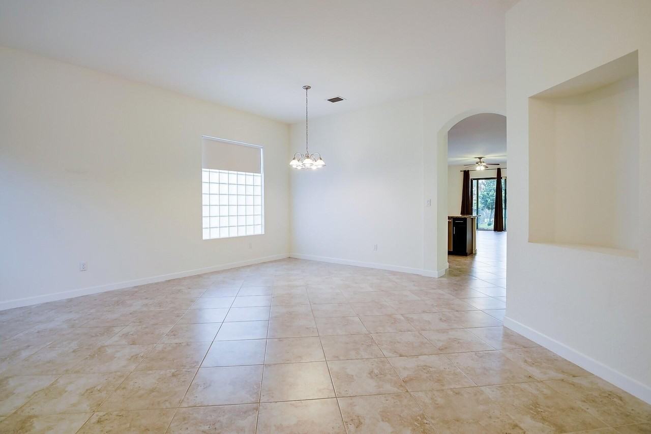 8985 Gulf Run Way - Photo 4 of 22