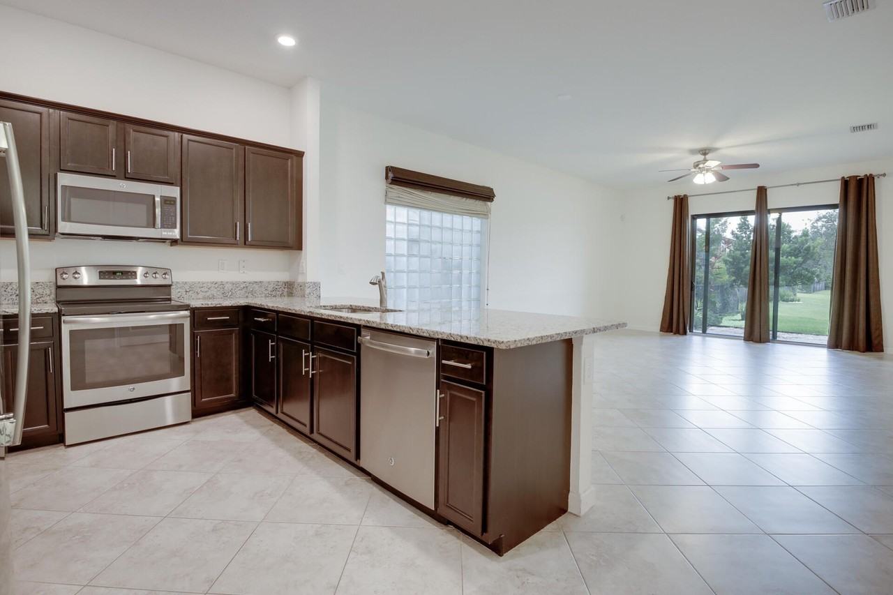 8985 Gulf Run Way - Photo 5 of 22
